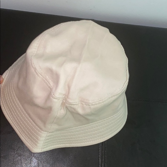 bucket hat - Picture 3 of 3